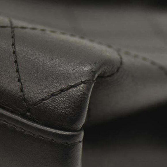 CHANEL Lambskin Stitched Coco Luxe Medium Flap Black - Picture 8 of 16